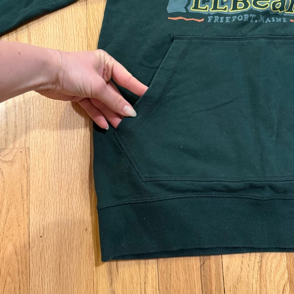 L.L. Bean Men's Hooded Graphic Sweatshirt in Green - Picture 5 of 11